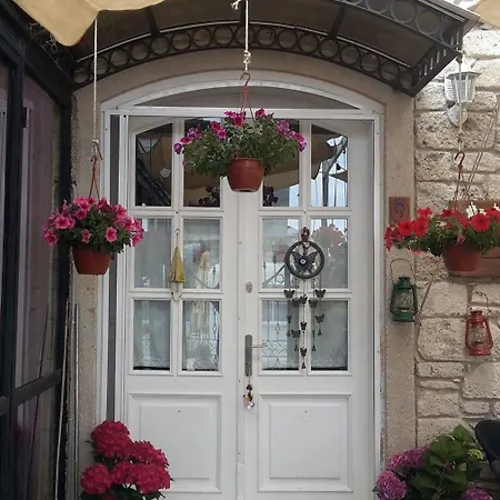 Bed & Breakfast Mono Life 3*