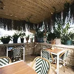 Mono Life B&B 3*