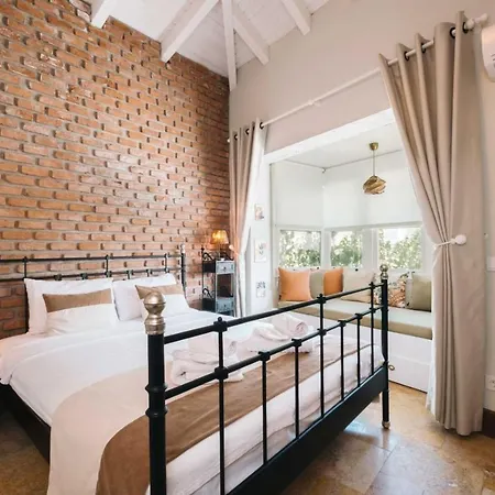 Mono Life Bed & Breakfast 3*