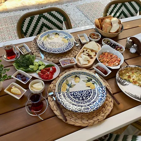 Mono Life Bed & Breakfast 3*