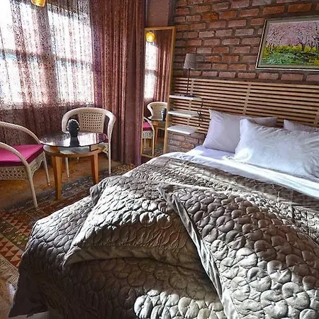 Bed & Breakfast Mono Life