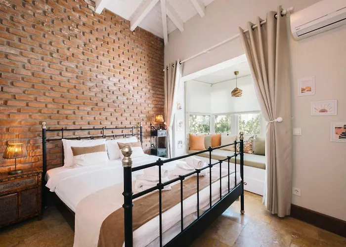 Mono Life Bed & Breakfast 3*